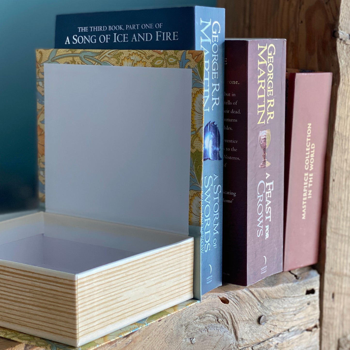Geheimversteck Kartonbox in Buchform – William Morris Design