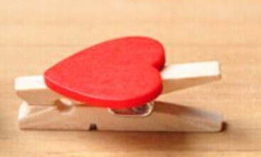 Holzklammern Miniklammern mit rotem Herz 25er Set