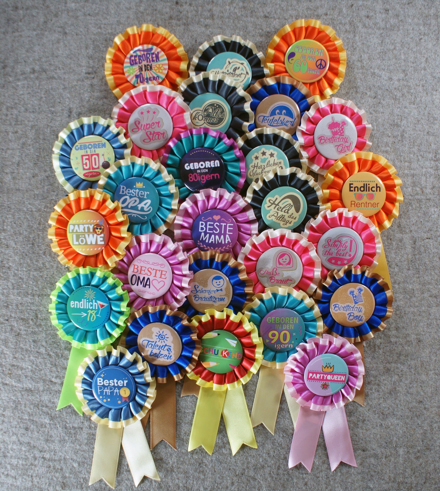 Ribbon Buttons 22 Versionen z.B. Schulkind , Beste Mama , Beste Oma