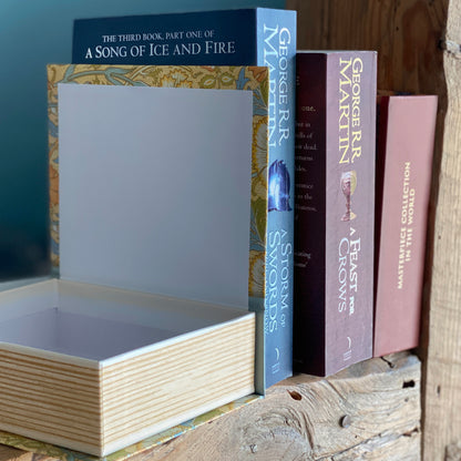 Geheimversteck Kartonbox in Buchform – William Morris Design